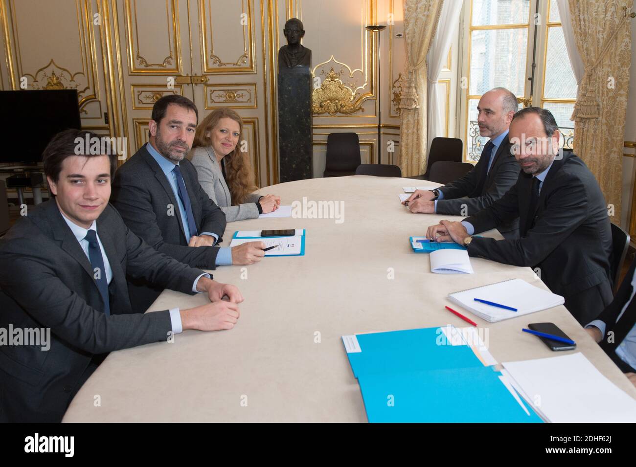 Christophe Castaner, Präsident der Partei Republik Frankreich in Bewegung (LREM), stellt sich vor einem Treffen mit dem französischen Premierminister Edouard Philippe im Hotel Matignon in Paris am 29. November 2017. Foto von Chamussy/ Pool/ABACAPRESS.COM Stockfoto