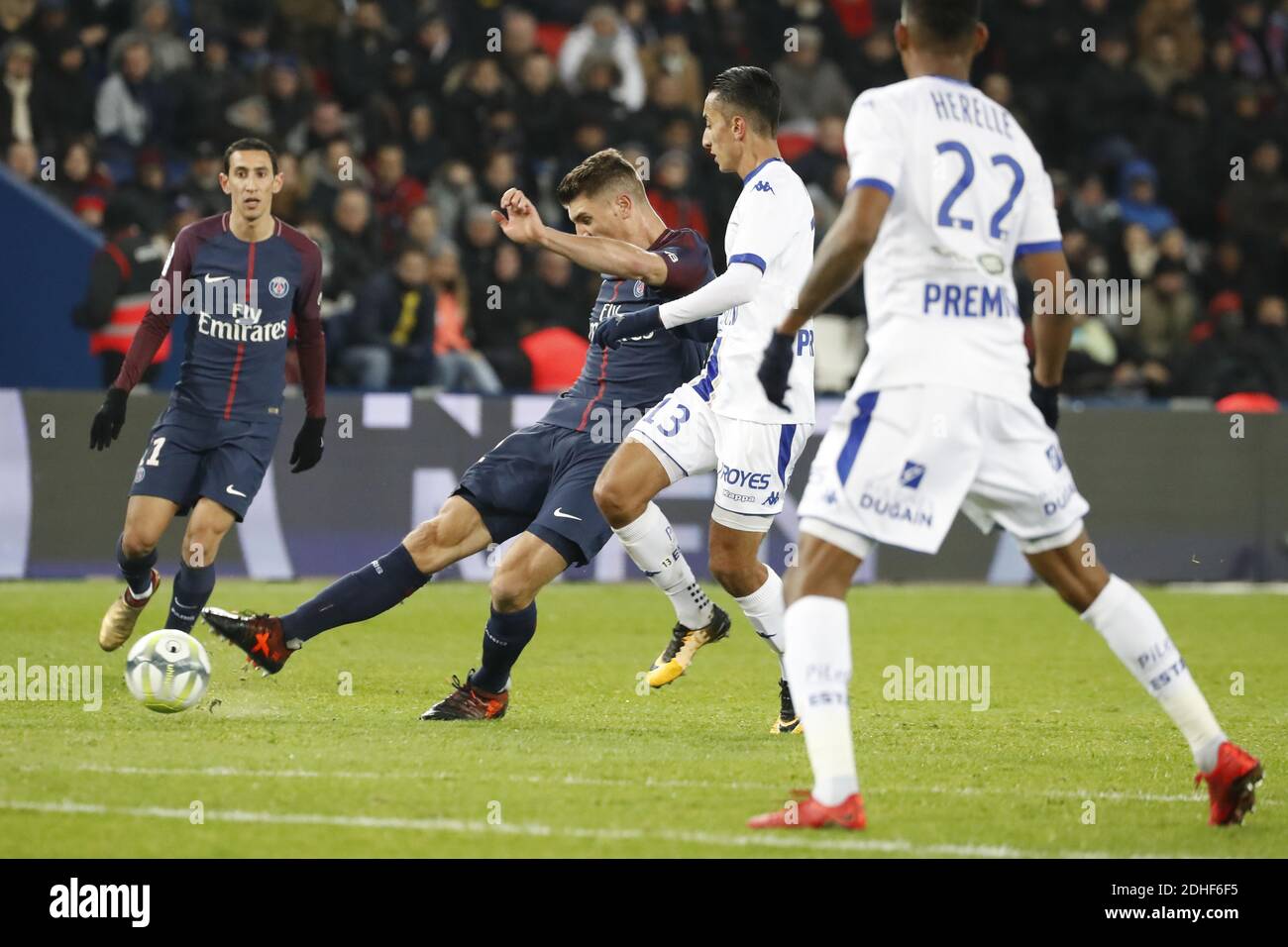 Thomas Meunier von PSG beim Fußballspiel der französischen Ligue 1, PSG gegen Troyes im Parc des Princes, Frankreich, am 29. November 2017. Foto von Henri Szwarc/ABACAPRESS.COM Stockfoto