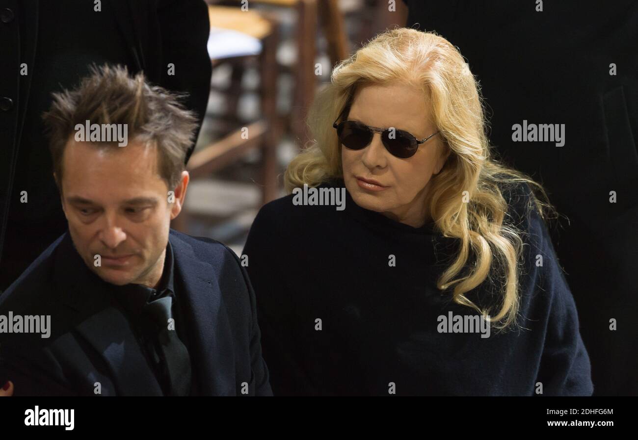 David Hallyday und Sylvie Vartan Trauerfeier zu Ehren des verstorbenen französischen Sängers Johnny Hallyday in der Kirche La Madeleine in Paris, FRANKREICH -09/1/2017 Photo by jacques Witt/ Pool/ABACAPRESS.COM Stockfoto