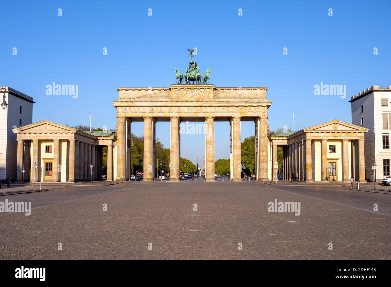 Panorama des berühmten Brandenburger Tors in Berlin ohne Menschen Stockfoto