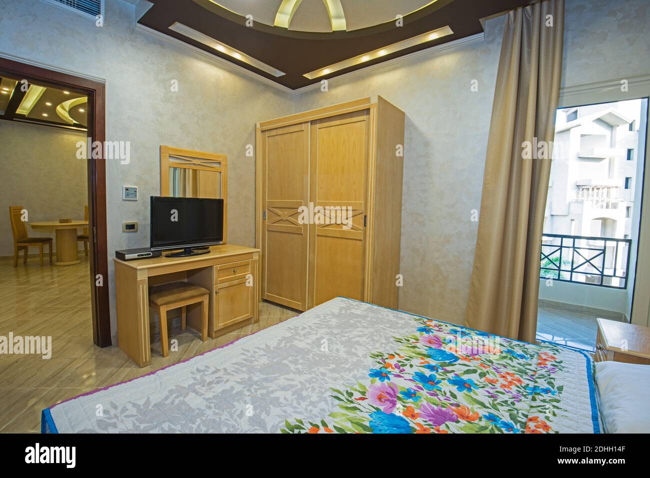 Interior Design Einrichtung Einrichtung von Luxus zeigen home Schlafzimmer mit Möbeln und Doppelbett Stockfoto