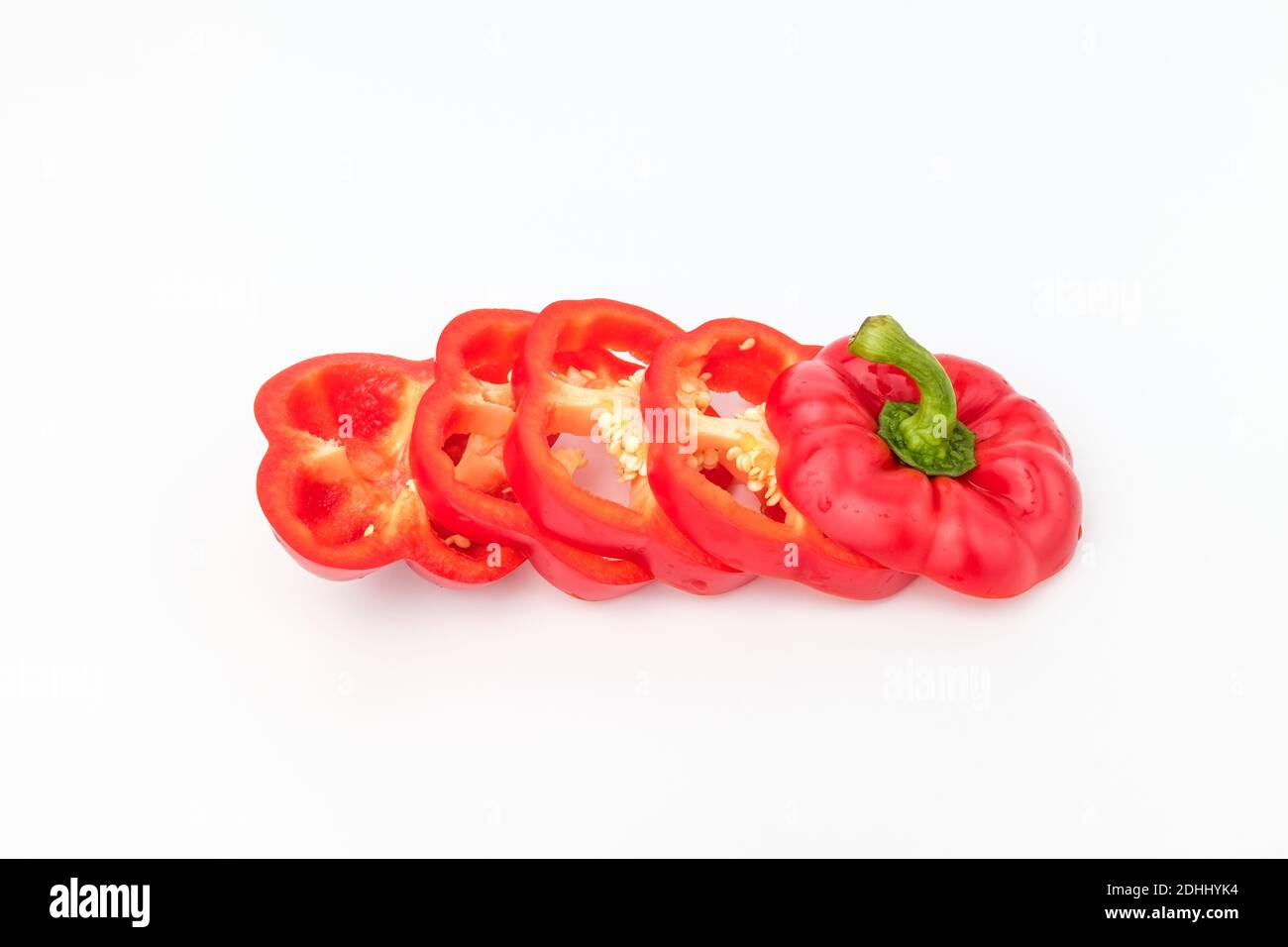 Farbige Paprika auf weißem Hintergrund Stockfoto