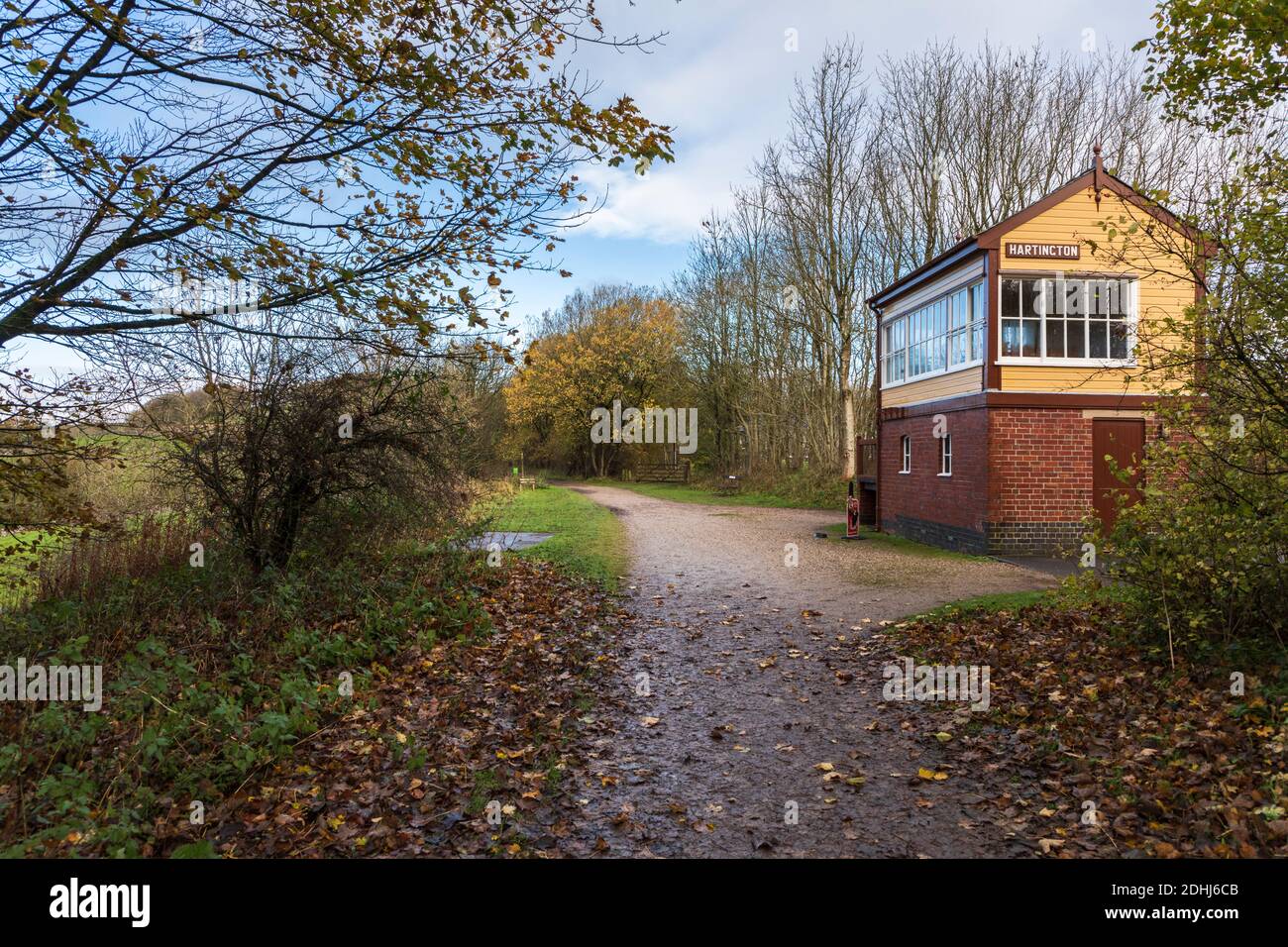 Hartington Signal Box auf dem Tissington Trail, eine Wander- und Radroute entlang einer ehemaligen Eisenbahnlinie im Peak District, Derbyshire Stockfoto