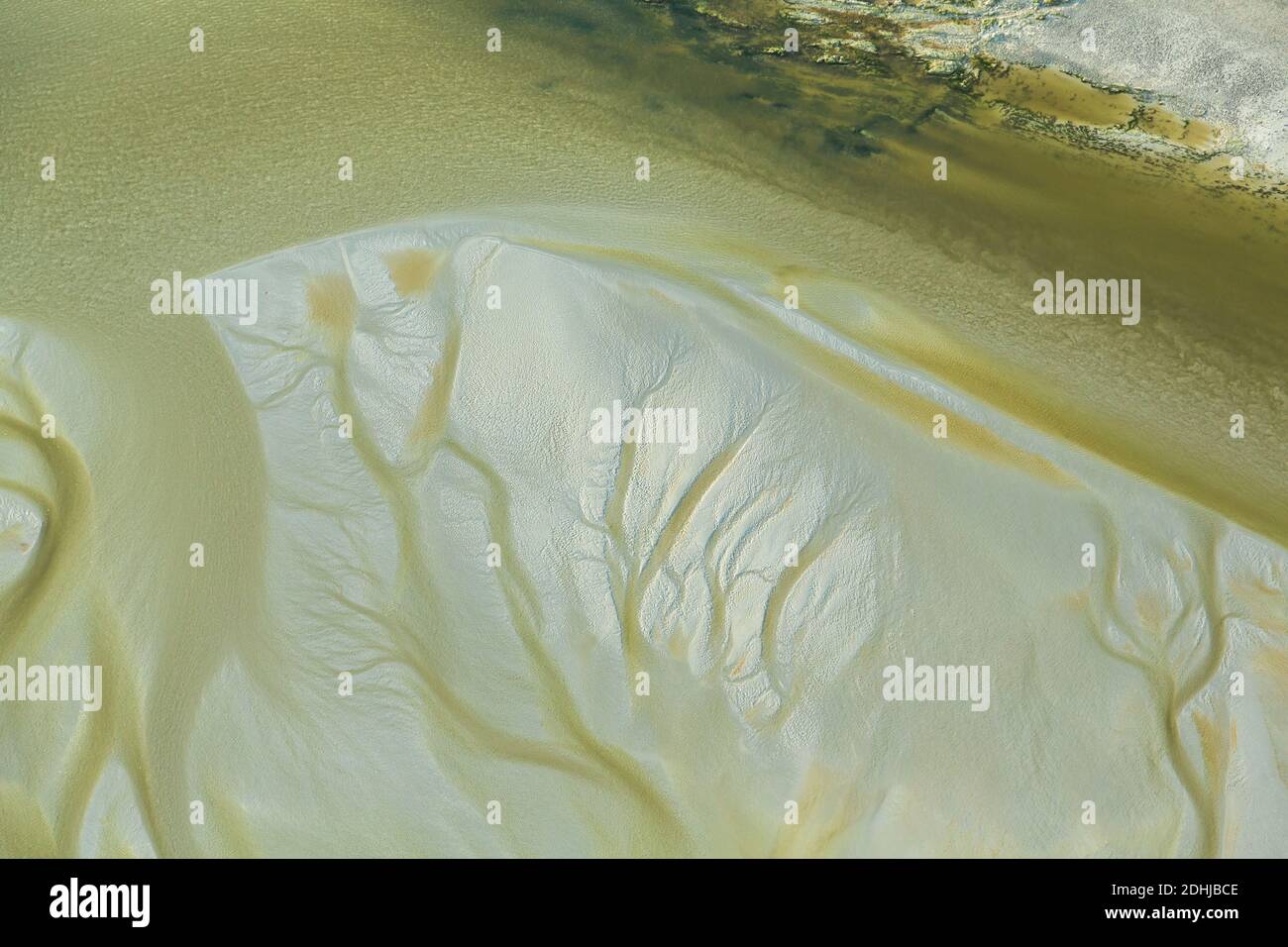 Sand- und Wassermuster, Mündung, Manche, Normandie, Frankreich Stockfoto