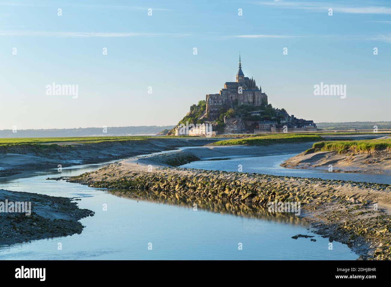 Die historische Zitadelle und Abteikirche von Le Mont Saint Michel in der Normandie. Stockfoto