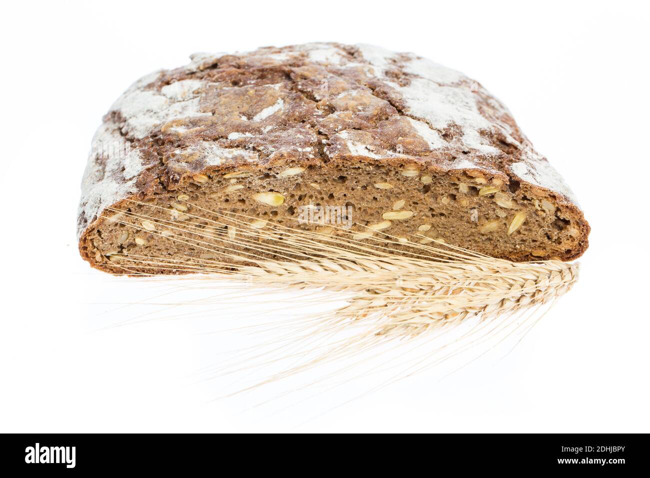 Roggenbrot isoliert auf weißem Hintergrund Stockfoto