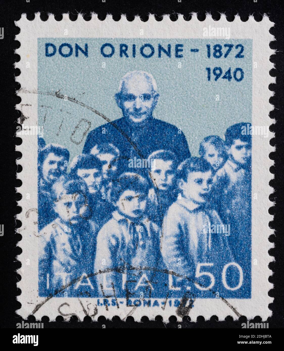 Udine, Italien. 10. Dezember 2020. Das Gedenken an Don Orione auf einer italienischen Briefmarke Stockfoto