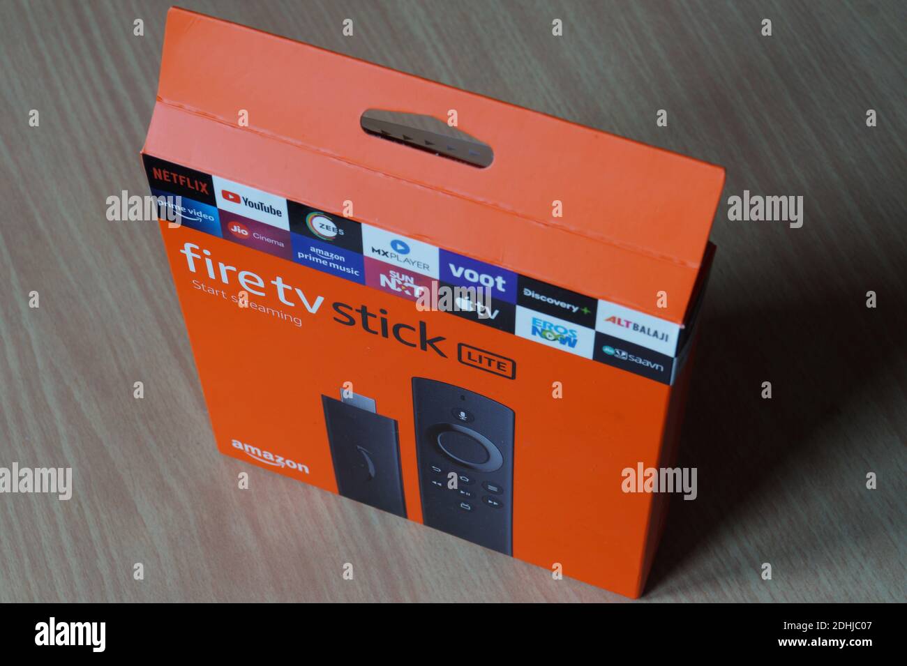 Kerala, Indien - 12-11-2020: Box von Amazon Fire tv Stick lite Stockfoto