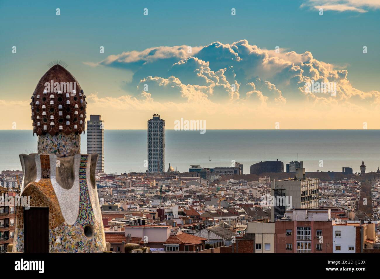 Fernes Gewitter im Mittelmeer aus Barcelona, Katalonien, Spanien Stockfoto