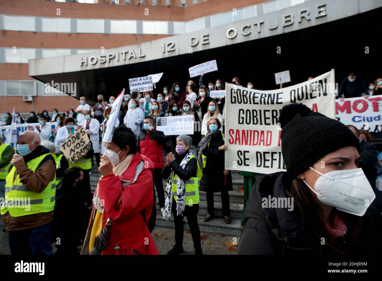 Madrid, Spanien; 11/12/2020.- Arbeiter des Krankenhauses 12 de Octubre in Madrid protestieren unter dem Motto "Check the Zendal Hospital". Quelle: dpa picture Alliance/Alamy Live News Stockfoto