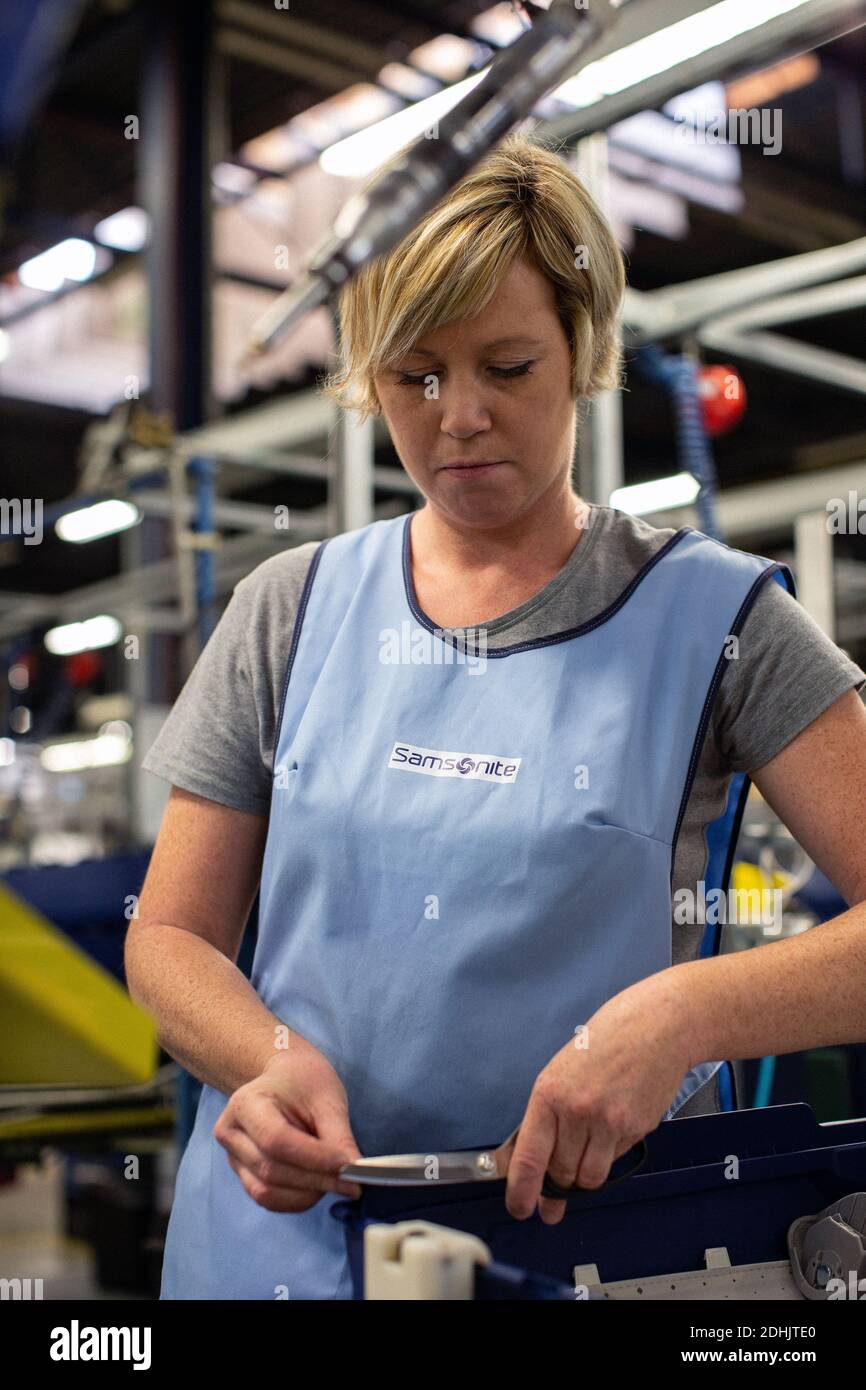 Arbeiterinnen im Samsonite-Montagewerk in Oudenaarde, Belgien. Stockfoto