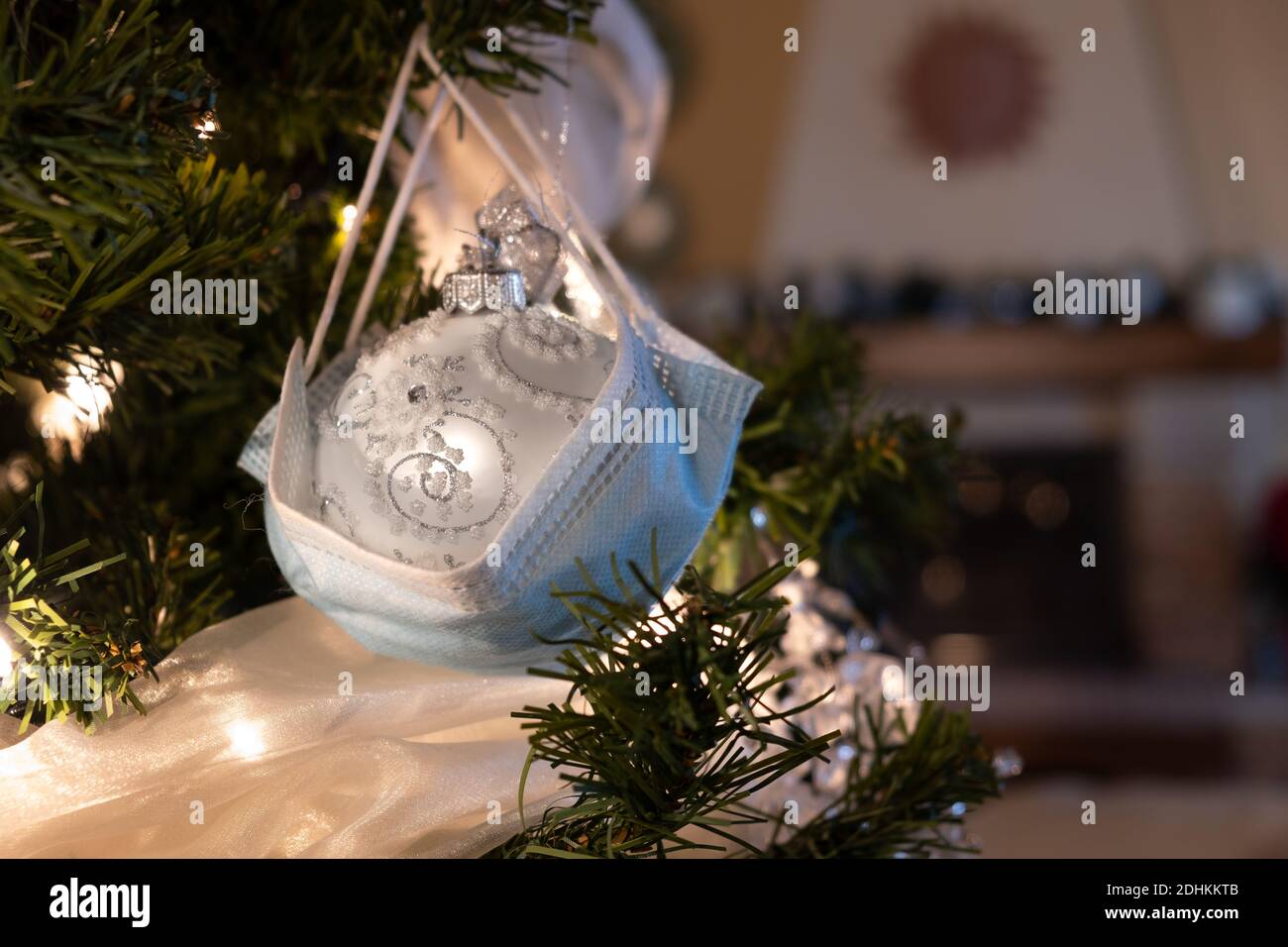 Dezember 2020 - Mailand: Weihnachtsbaumschmuck während der Covid-19 Pandemie Stockfoto