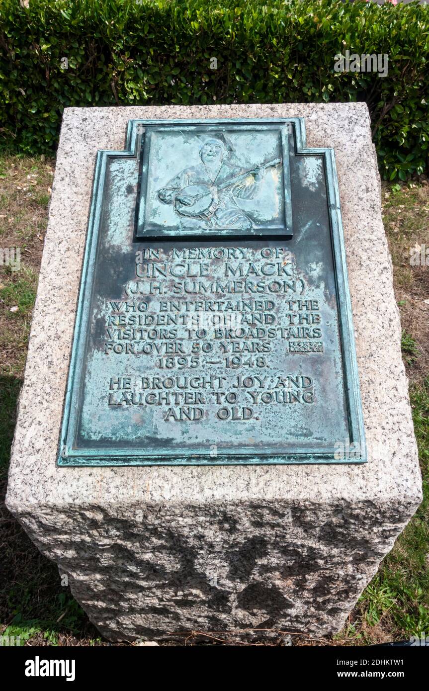 Es gab Aufrufe zur Entfernung des Denkmals für Onkel Mack an der Broadstairs-Küste, als er Onkel Macks Broadstairs Minstrels in Blackface führte. Stockfoto