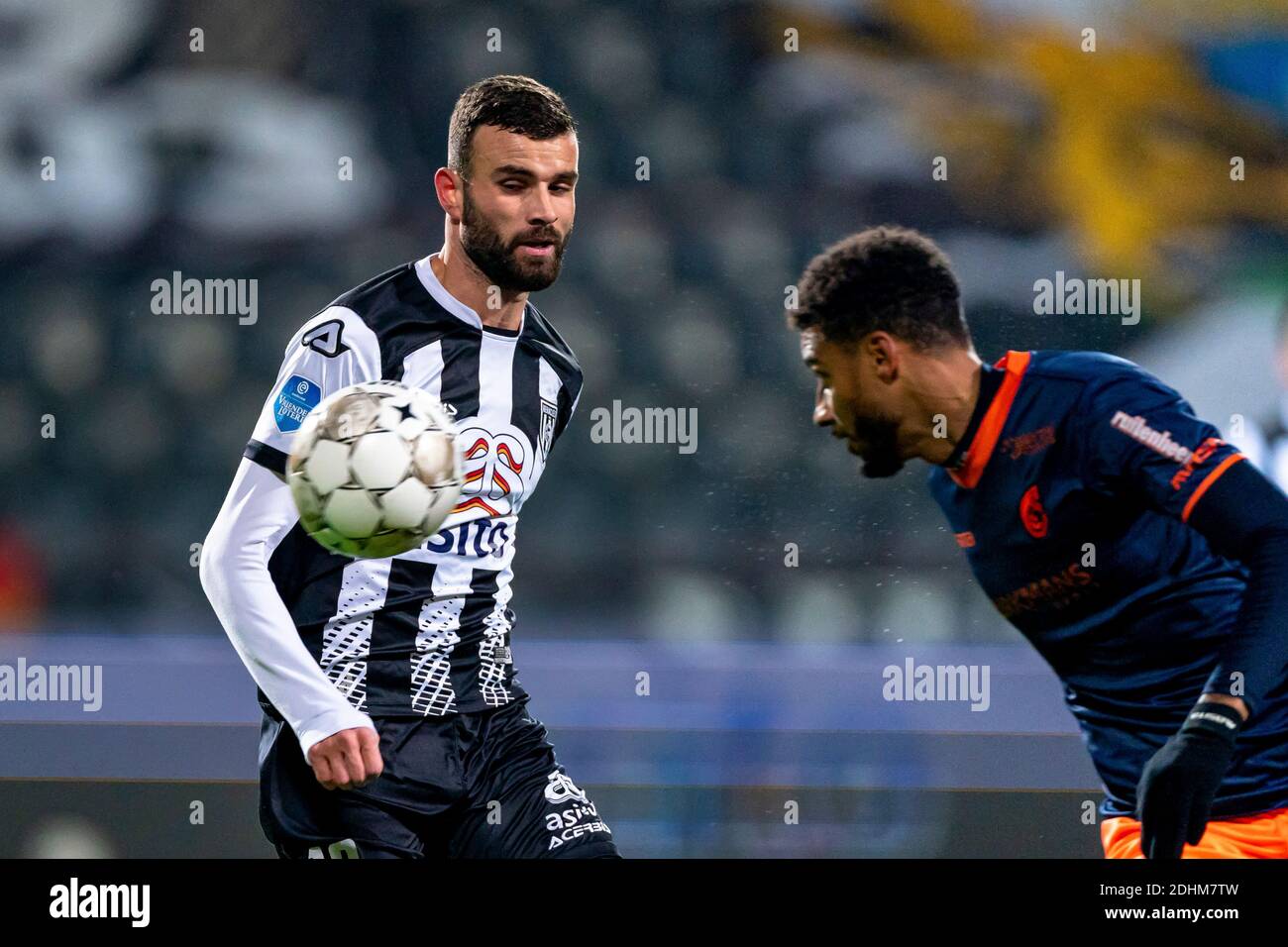 ALMELO, Niederlande. 11. Dez, 2020. Fußball, Niederländische eredivisie, Saison 2020/2021, Herakles Spieler Rai Vloet während des Spiels Herakles - Fortuna Sittard Credit: Pro Shots/Alamy Live News Stockfoto