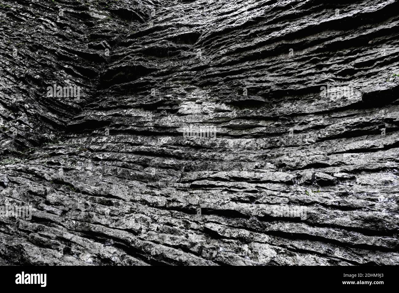 Natürliches Muster auf Rock in Deutschland, toller Hintergrund, monochrom Stockfoto