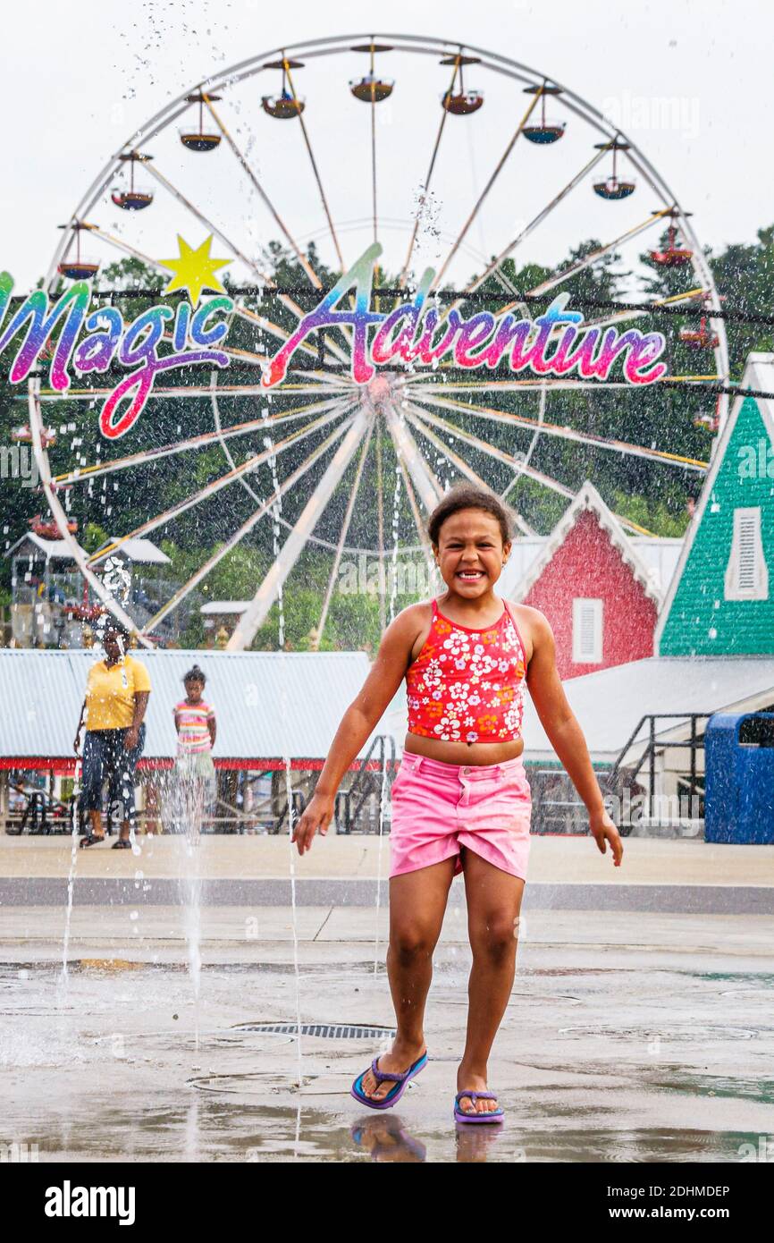 Birmingham Alabama, Splash Adventure früher VisionLand Magic Adventure Theme Park, Springbrunnen Schwarzes Mädchen Kind Riesenrad, Stockfoto