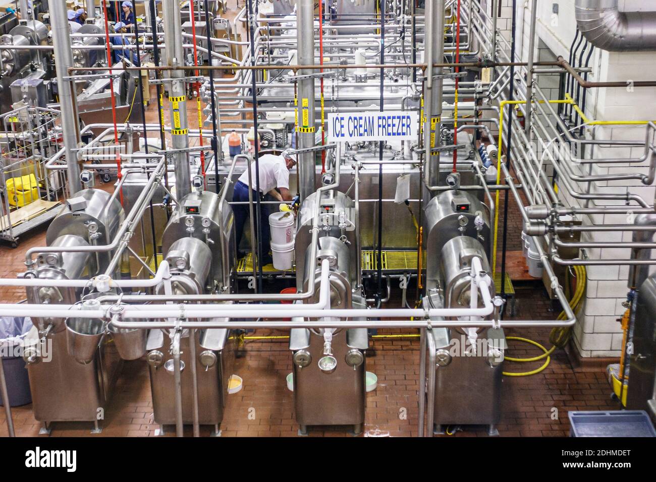 Alabama Sylacauga Blue Bell Creameries Eis Herstellung Anlage Produktion, innen Innenraum Overhead-Ansicht Maschine Maschinen Maschinen Ausrüstung Stockfoto