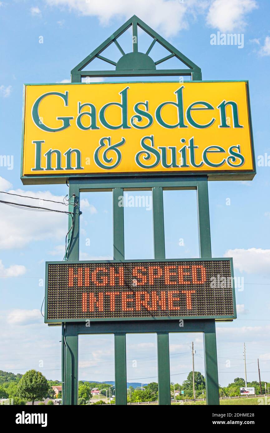 Alabama Gadsden Inn & Suites Hotel Schild High-Speed-Internet, Stockfoto