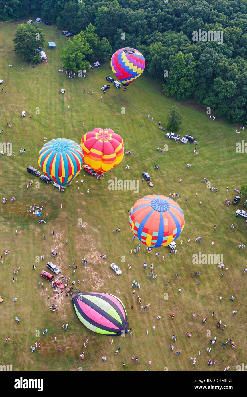 Alabama Decatur Alabama Jubilee Heißluftballon Classic, Point Mallard Park Luftballons jährliche Ansicht von Gondelantenne, Stockfoto