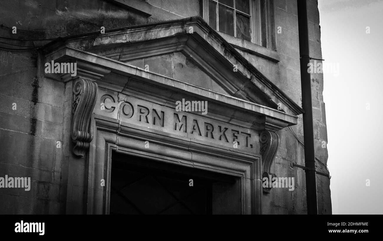 Cornmarket Haus in Bath England in schwarz und weiß Stockfoto