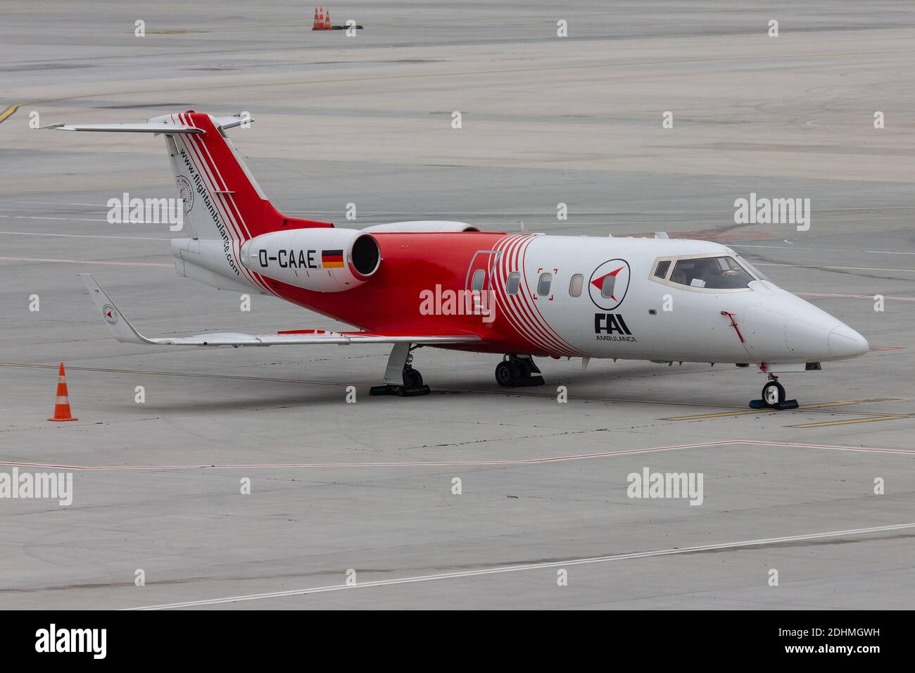 İstanbul / Türkei - 21.07.2014: Mehrere türkische Betreiber fliegen zum Internationalen Flughafen Istanbul Sabiha Gokcen, einem der beiden Flughäfen Istanbuls. Stockfoto