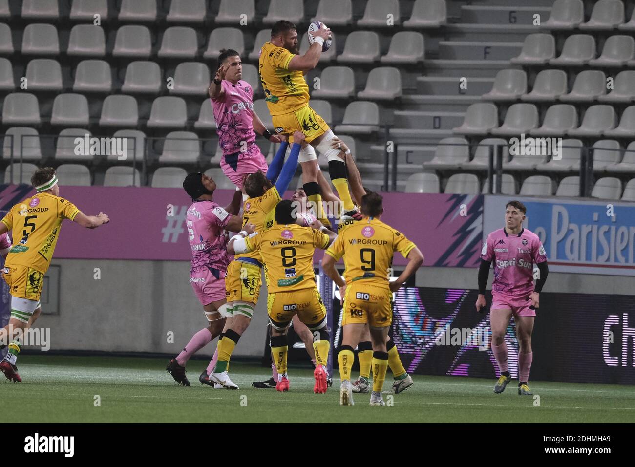 Paris, Frankreich. Dezember 2020. Trevise Lock IRNE HERBST in Aktion während des European Challenge Rugby Cup Tag 1 zwischen Stade Francais und Benetton Rugby Trevise im Jean Bouin Stadion in Paris - Frankreich Trevise gewann 44-20 Credit: Pierre Stevenin/ZUMA Wire/Alamy Live News Stockfoto