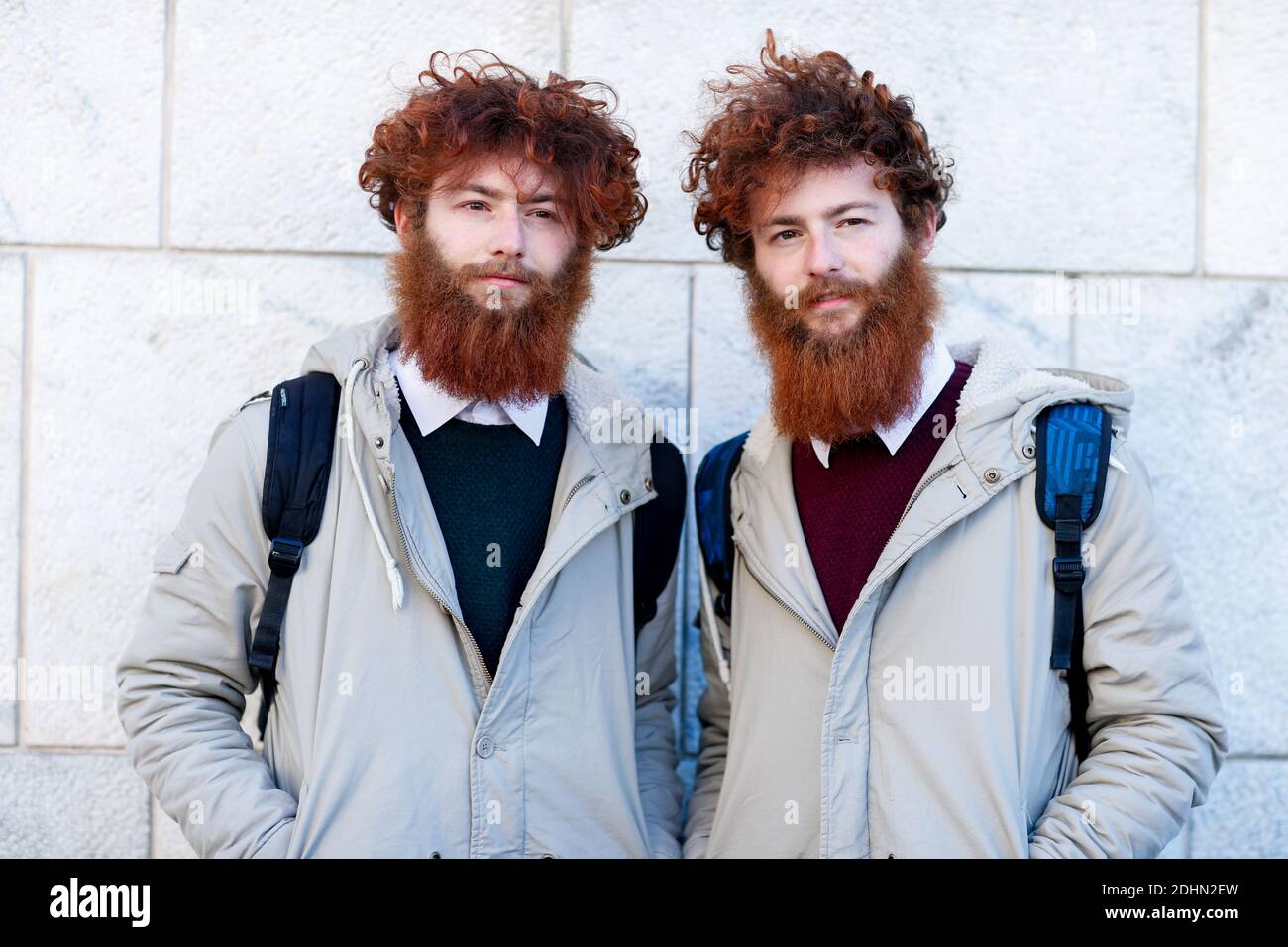 Street Style, Fabrizio und Valerio Salvatori Ankunft in Costume National Homme Herbst-Winter 2016-2017 Show auf der Piazza Duomo, in Mailand, Italien, am 16. Januar 2016. Foto von Marie-Paola Bertrand-Hillion/ABACAPRESS.COM Stockfoto