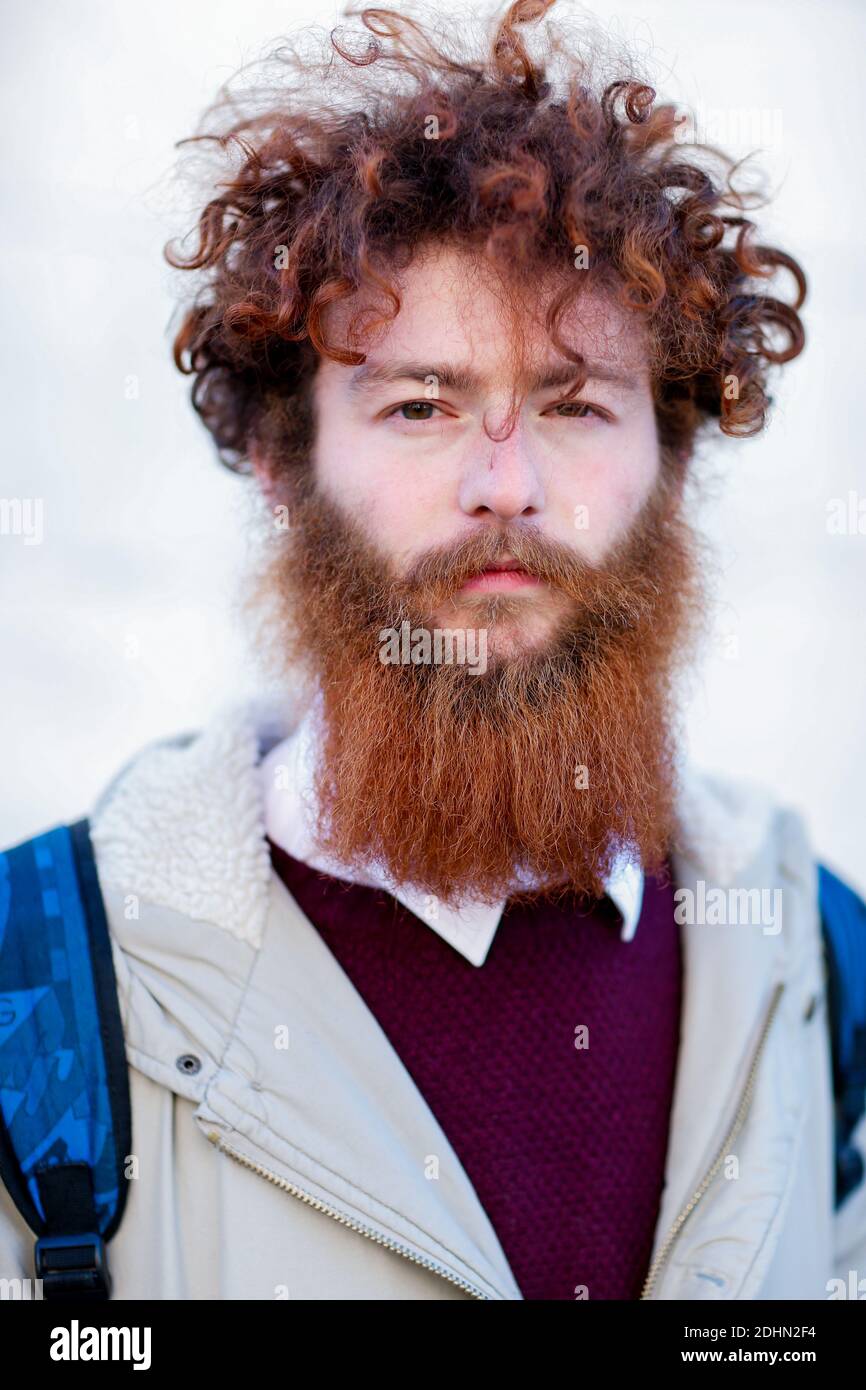Street Style, Fabrizio Salvatori Ankunft in Costume National Homme Herbst-Winter 2016-2017 Show auf der Piazza Duomo, in Mailand, Italien, am 16. Januar 2016. Foto von Marie-Paola Bertrand-Hillion/ABACAPRESS.COM Stockfoto