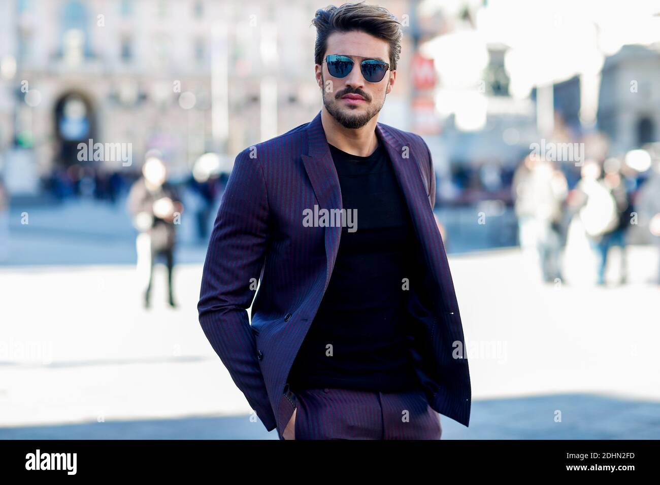 Street Style, Mariano Di VAIO Ankunft in Costume National Homme Herbst-Winter 2016-2017 Show auf der Piazza Duomo, in Mailand, Italien, am 16. Januar 2016. Foto von Marie-Paola Bertrand-Hillion/ABACAPRESS.COM Stockfoto