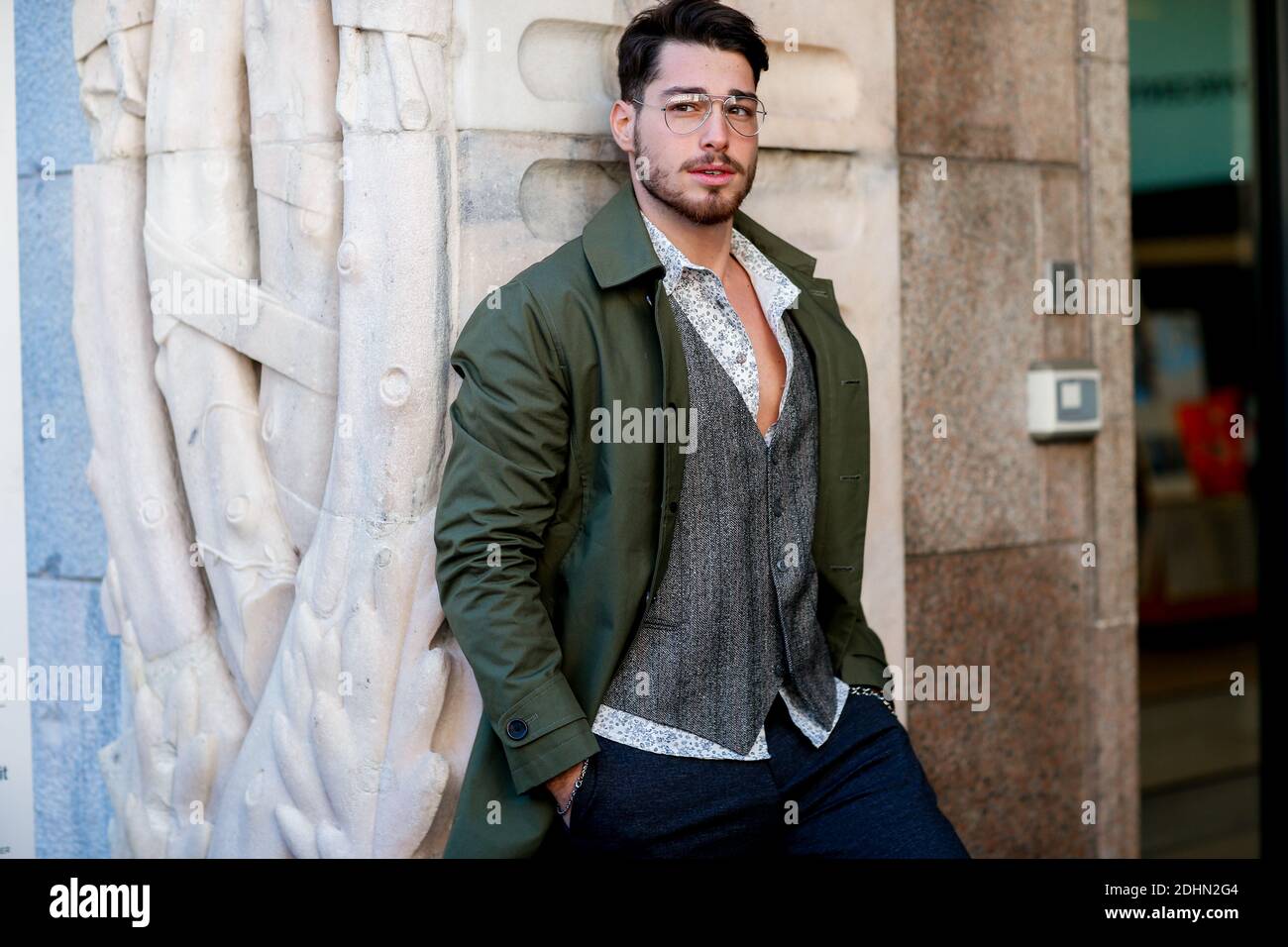 Street Style, Luca Vezil Ankunft in Costume National Homme Herbst-Winter 2016-2017 Show auf der Piazza Duomo, in Mailand, Italien, am 16. Januar 2016. Foto von Marie-Paola Bertrand-Hillion/ABACAPRESS.COM Stockfoto