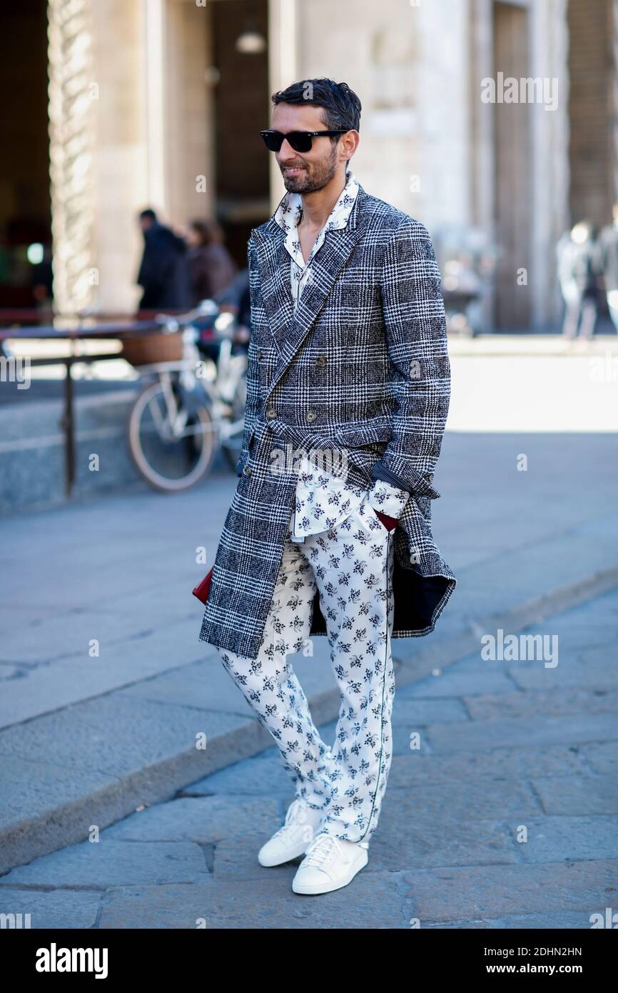 Street Style, Simone Marchetti Ankunft in Costume National Homme Herbst-Winter 2016-2017 Show auf der Piazza Duomo, in Mailand, Italien, am 16. Januar 2016. Foto von Marie-Paola Bertrand-Hillion/ABACAPRESS.COM Stockfoto