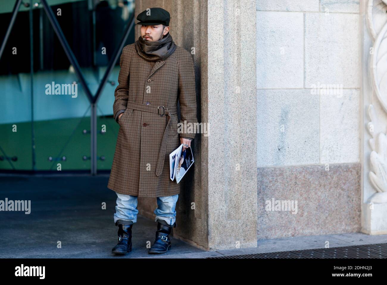 Street Style, Ankunft in Costume National Homme Herbst-Winter 2016-2017 Show auf der Piazza Duomo, in Mailand, Italien, am 16. Januar 2016 statt. Foto von Marie-Paola Bertrand-Hillion/ABACAPRESS.COM Stockfoto