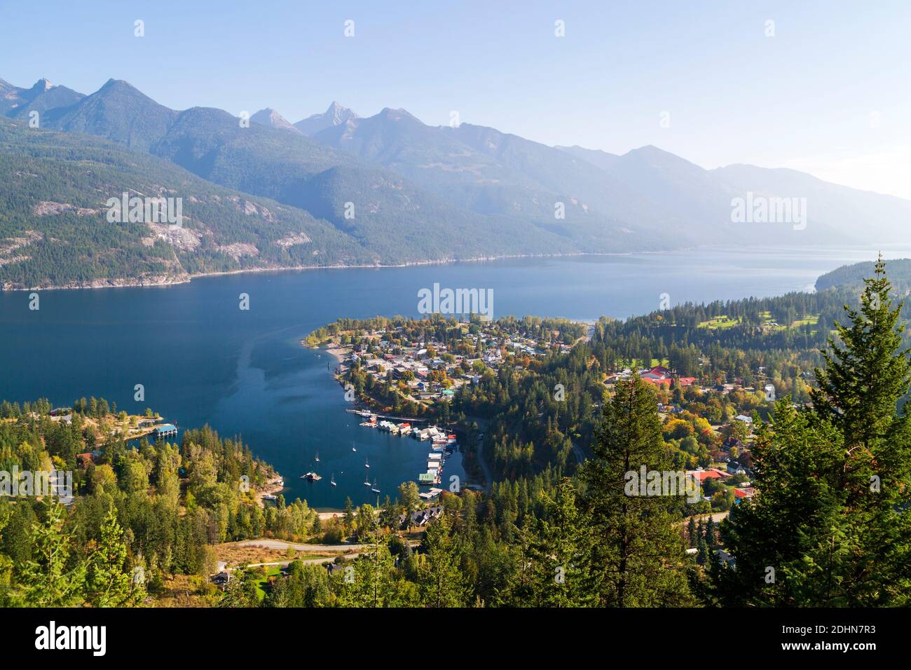 Kaslo ist ein Dorf in der West Kootenay Region von British Columbia, Kanada, am Westufer des Kootenay Lake. Blick vom Aussichtspunkt Kaslo Stockfoto