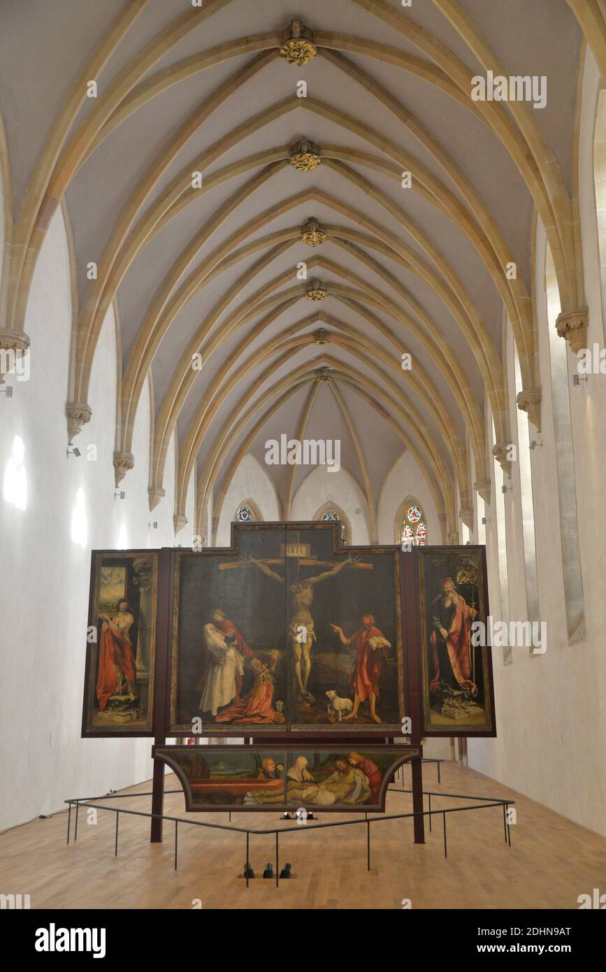 Das Isenheimer Altarbild (Retable d'Issenheim) von Matthias Gruenewald, ein Polyptychon aus elf Tafeln, ist am 22. Januar 2016 in der Kapelle des neuen Unterlinden-Museums in Colmar, Ostfrankreich, zu sehen. Das Museum wurde von den Schweizer Architekten Herzog und de Meuron renoviert und erweitert und im Dezember 2015 wiedereröffnet. Es ist das Meistbesuchte im Elsass und eines der meistbesuchten in Frankreich außerhalb der Region von Paris. Es enthält Werke von Pablo Picasso (ein Guernica-Wandteppich), Jean Dubuffet, Fernand Leger, Serge Poliakoff, Georges Rouault, Pierre Bonnard, Robert Delaunay, Otto Dix A Stockfoto