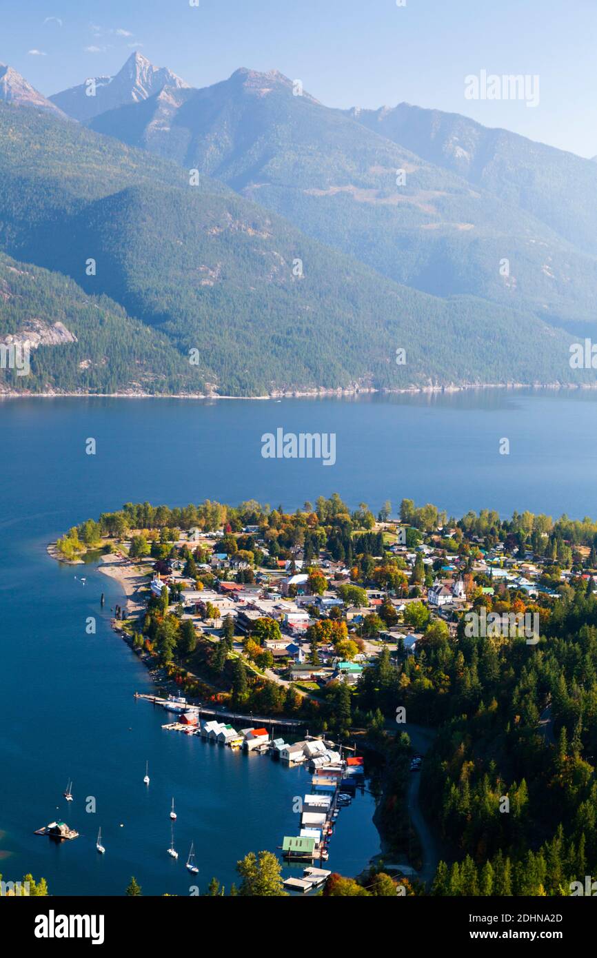 Kaslo ist ein Dorf in der West Kootenay Region von British Columbia, Kanada, am Westufer des Kootenay Lake. Blick vom Aussichtspunkt Kaslo Stockfoto