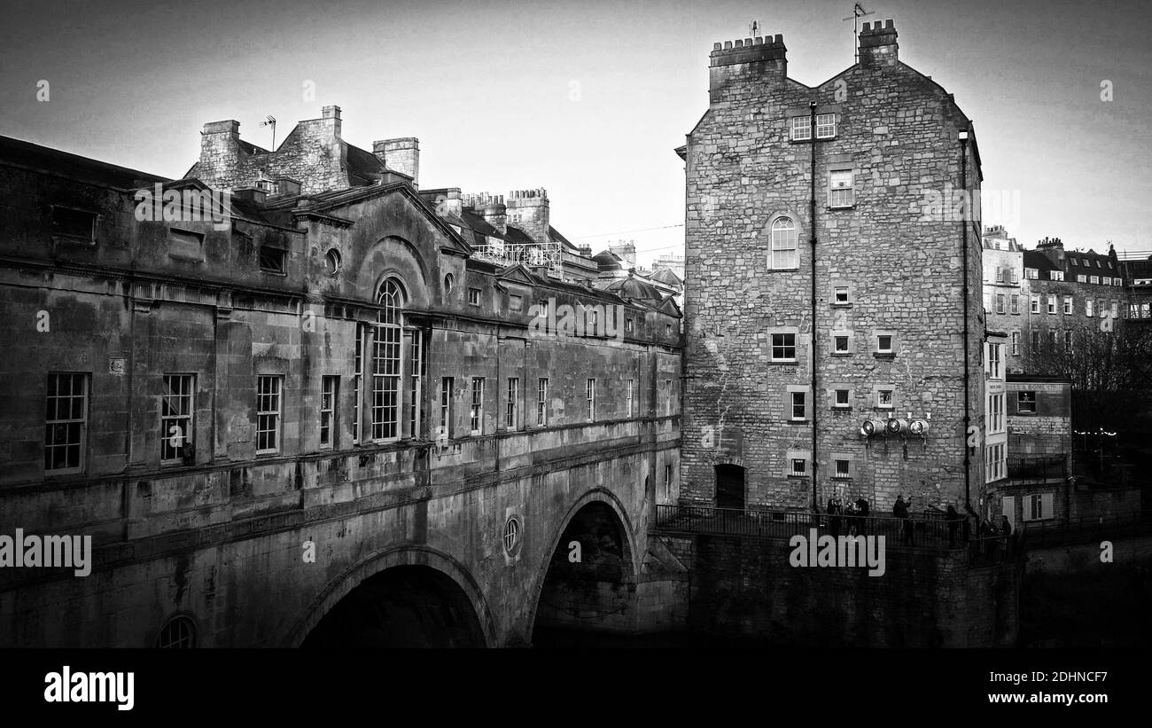 Pulteney Bridge in Bath England in schwarz und weiß Stockfoto