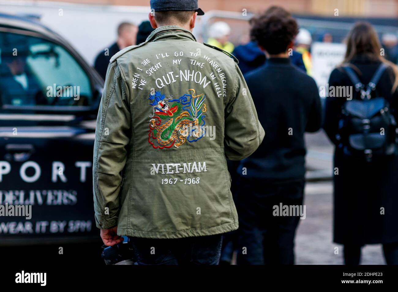 Street Style, Ankunft in Christopher Kane Herbst-Winter 2016-2017 Show in der Tate Modern, in London, Großbritannien, am 22. Februar 2016 statt. Foto von Marie-Paola Bertrand-Hillion/ABACAPRESS.COM Stockfoto