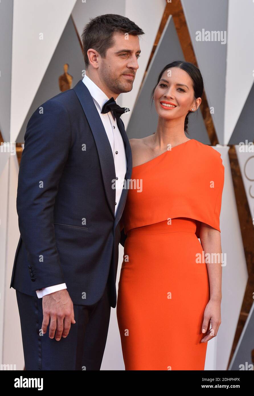 (L-R) Aaron Rodgers und Olivia Munn nehmen an den 88. Academy Awards in Los Angeles, CA, USA, 28. Februar 2016 Teil. Foto von Lionel Hahn/ABACAPRESS.COM Stockfoto