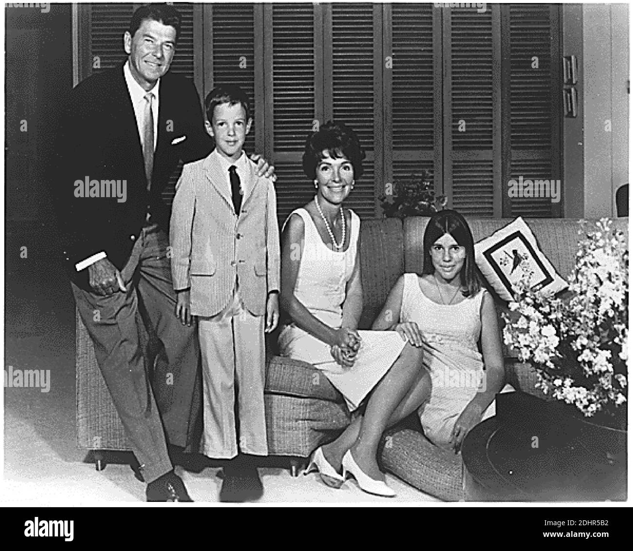 Datei Foto : Foto des Gouverneurs Ronald Reagan (Republikaner von Kalifornien), Ron Reagan, Junior, Mrs. Nancy Reagan, und Patti Davis um 1967.Kredit: Weißes Haus über CNP/ABACAPRESS.COM Stockfoto