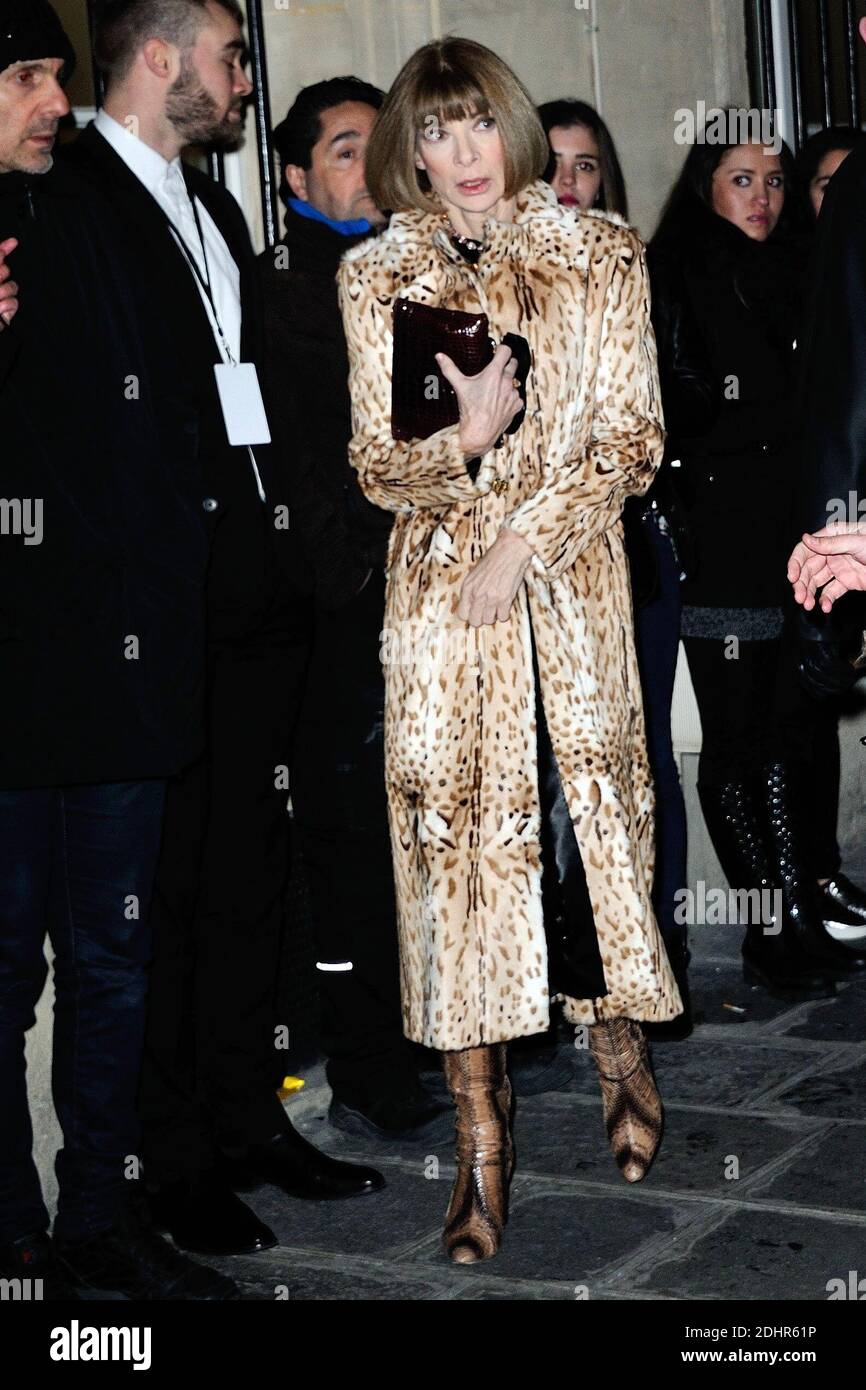 Anna Wintour bei der Yves Saint-Laurent Show im Rahmen der Herbst/Winter 2016/2017 Paris Fashion Week am 07. märz 2016 in Paris, Frankreich. Foto von Aurore Marechal/ABACAPRESS.COM Stockfoto