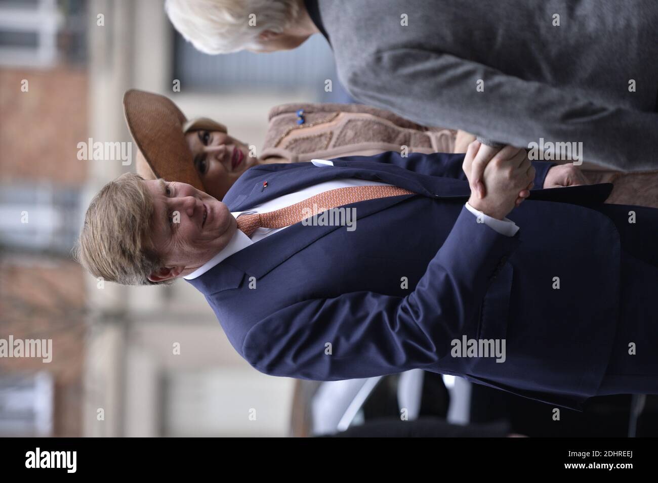 König Willem-Alexander und Königin Maxima aus den Niederlanden treffen sich am 10. März 2016 in Halle Pajol in Paris, Frankreich, um Jugendliche zu treffen, die an Bildungsprojekten der Anne Franck Stiftung teilgenommen haben und um Toleranz, Freiheit und Gleichheit in Bezug auf die Lilian Thuram Stiftung zu diskutieren. Das Königspaar ist auf einem zweitägigen Staatsbesuch in Frankreich. Foto von Nicolas Gouhier/ABACAPRESS.COM Stockfoto