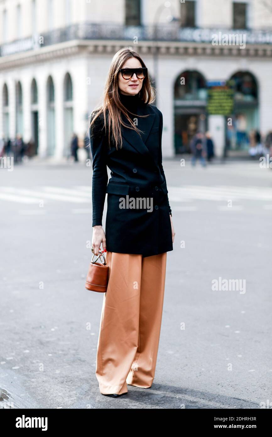 Street style, Giorgia Tordini Ankunft in Stella McCartney Herbst-Winter 2016-2017 Show in der Opera Garnier, in Paris, Frankreich, am 7. März 2016. Foto von Marie-Paola Bertrand-Hillion/ABACAPRESS.COM Stockfoto