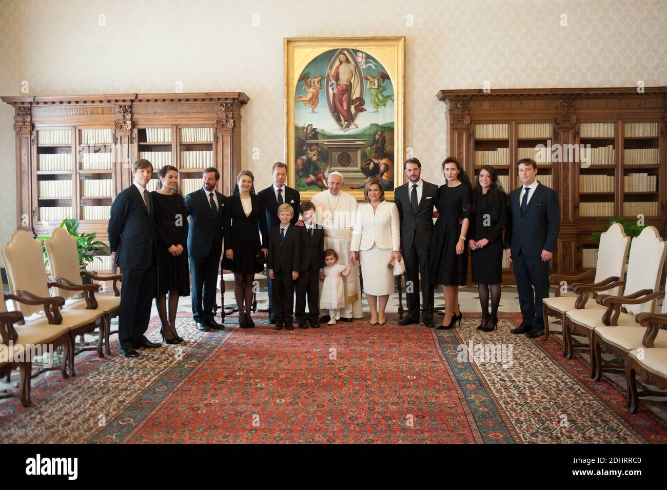 Papst Franziskus trifft am 21. März 2016 bei einer Privataudienz im Vatikan den Großherzog Henri, die Großherzogin Maria Teresa und ihre Söhne und Enkel. Foto von ABACAPRESS.COM Stockfoto
