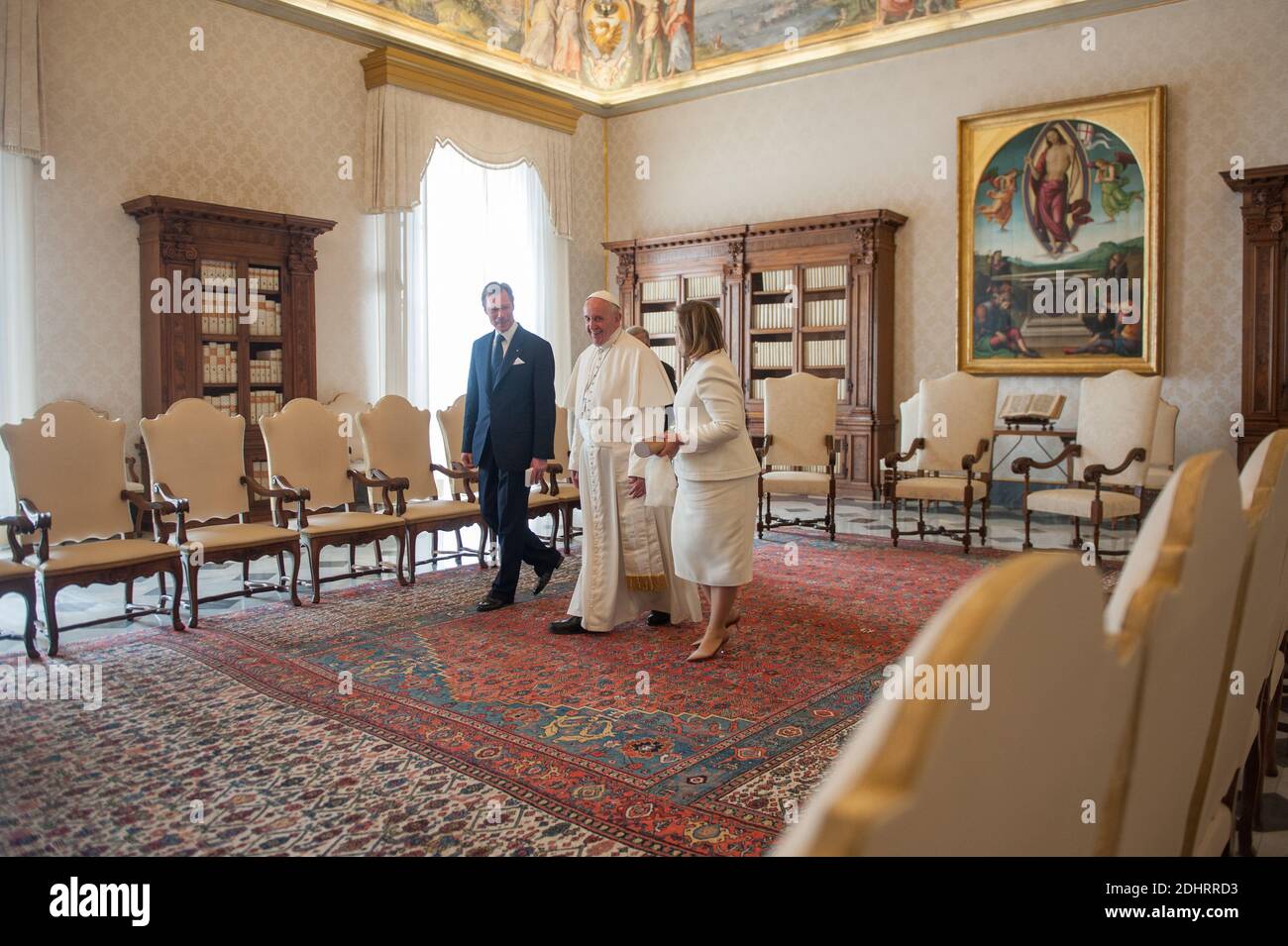 Papst Franziskus trifft am 21. März 2016 bei einer Privataudienz im Vatikan den Großherzog Henri, die Großherzogin Maria Teresa und ihre Söhne und Enkel. Foto von ABACAPRESS.COM Stockfoto