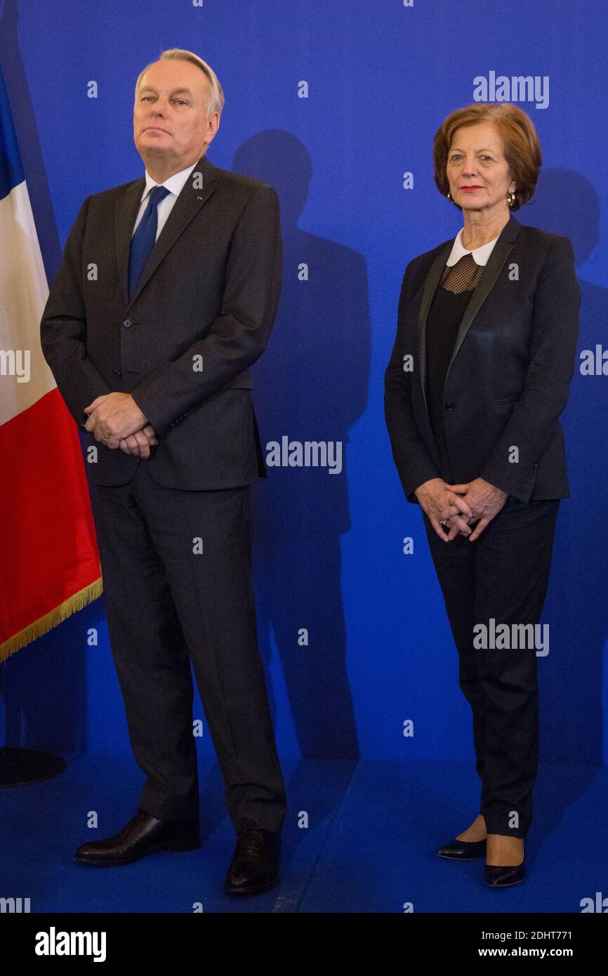 JEAN MARC AYRAULT, NOUVEAU MINISTRE DES AFFAIRES ETRANGERES, BRIGITTE AYRAULT - PASSATION DE POUVOIR AU QUAI D'ORSAY, MINISTERE DES AFFAIRES ETRANGERES FOTO VON NASSER BERZANE/ABACAPRESS.COM Stockfoto