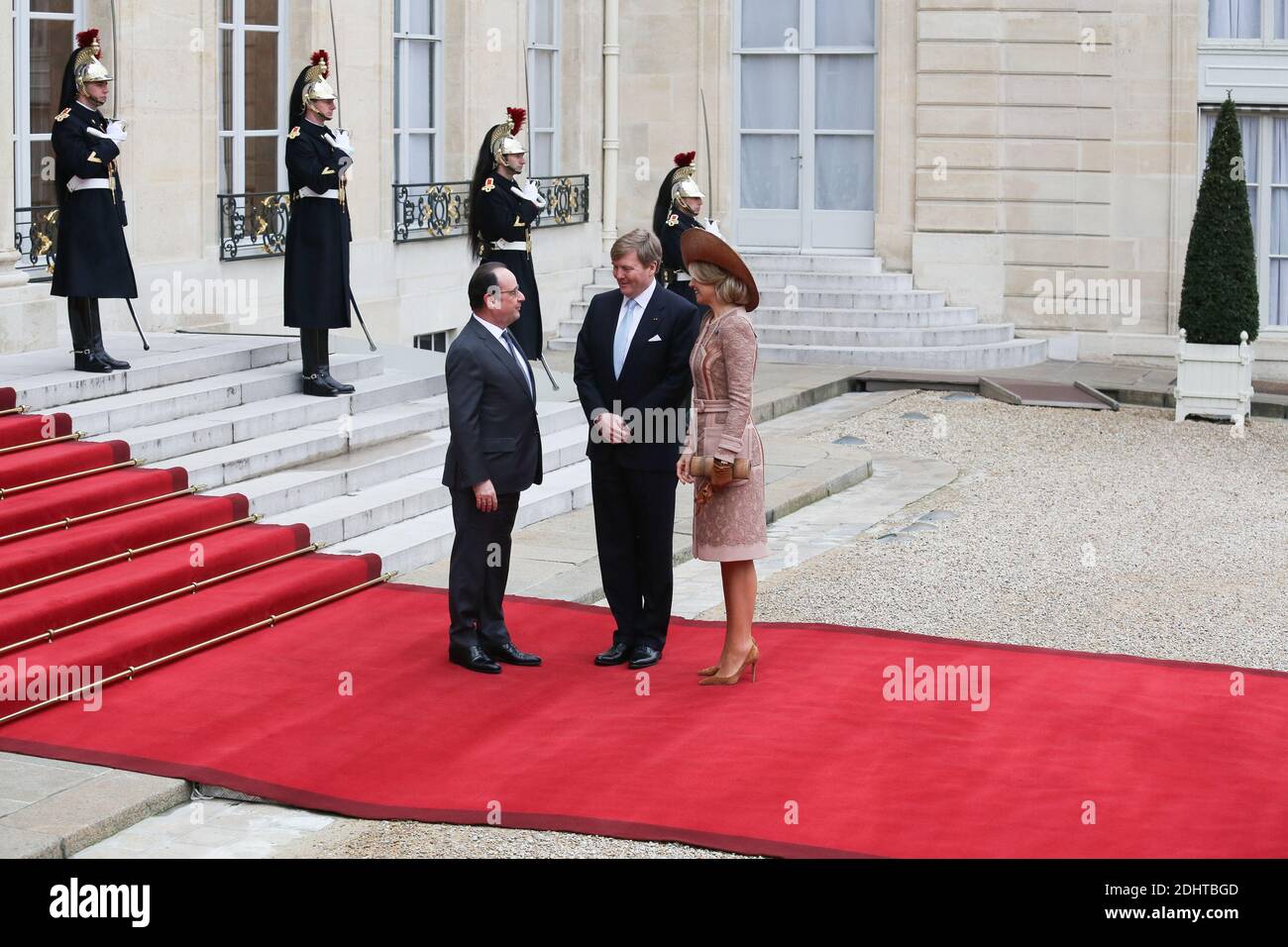 LE PRESIDENT FRANCAIS FRANCOIS HOLLANDE RECOIT LE ROI WILLEM-ALEXANDER ET LA REINE MAXIMA DES PAYS-BAS AU PALAIS DE L'ELYSEE, PARIS, FRANKREICH 10. MÄRZ 2016 FOTO VON NASSER BERZANE/ABACAPRESS.COM Stockfoto