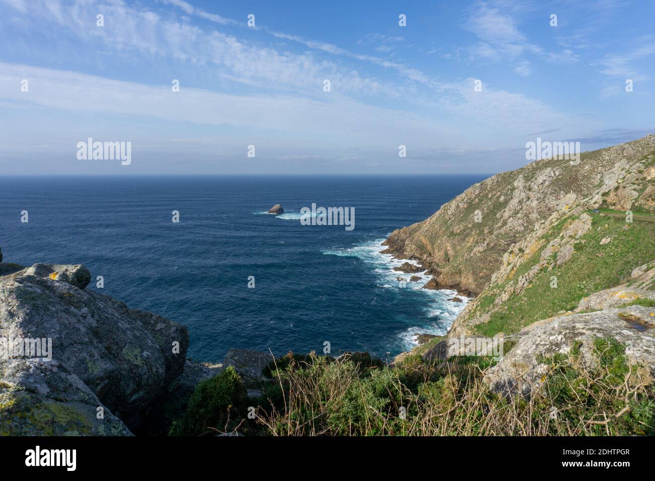Blick auf die wilde und rochige Küste an der Westküste Spanien Stockfoto