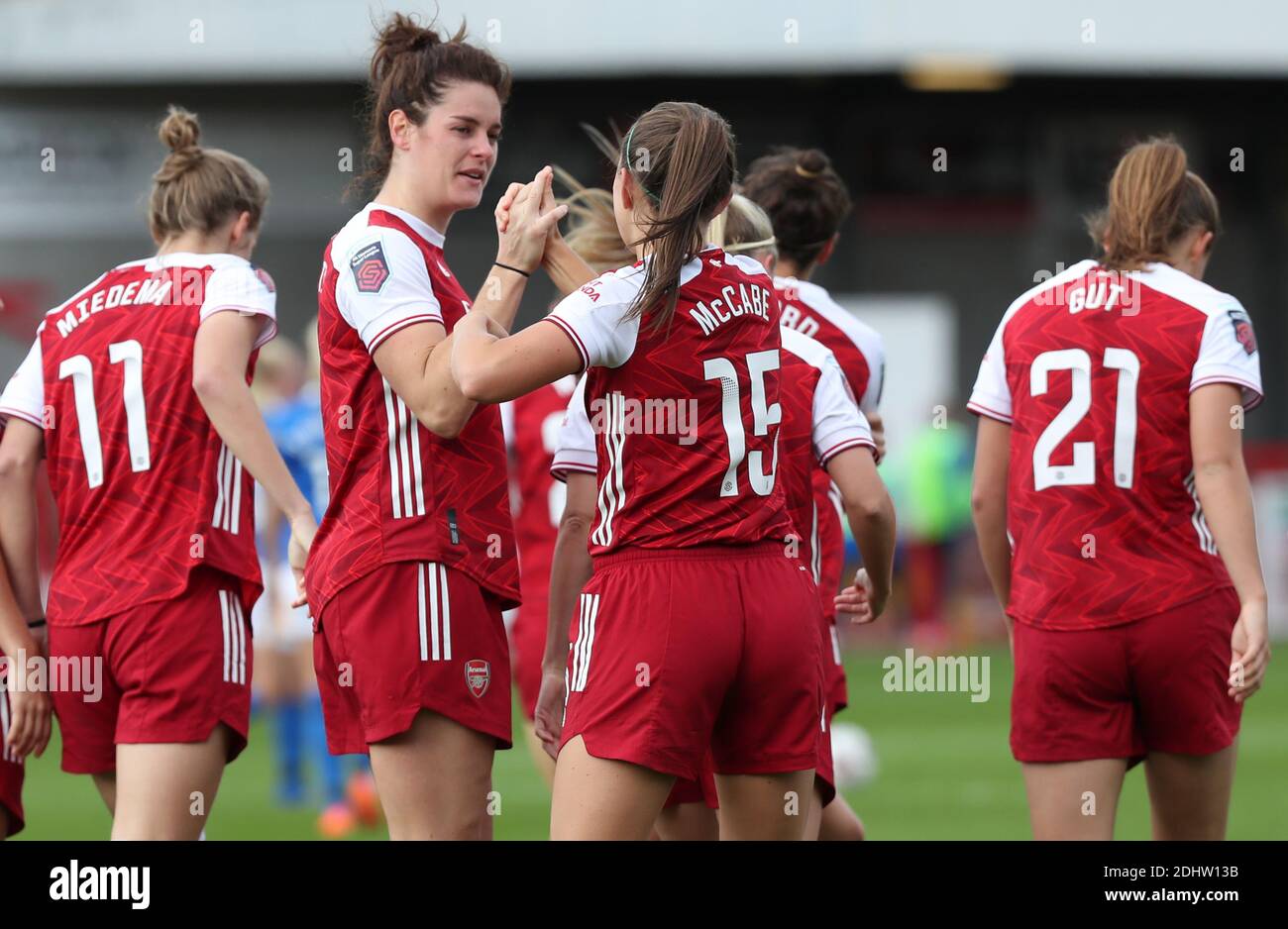 ArsenalÕs Jen Beattie feiert Scoring mit ihren Teamkollegen gegen Brighton & Hove Albion Women kurz nachdem bei ihr Brustkrebs diagnostiziert wurde. 11. Oktober 2020 Stockfoto