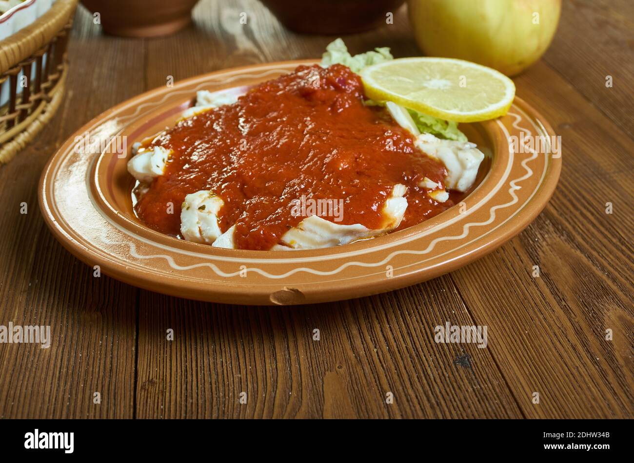 Perkelt od soma - traditionelle Delikatesse aus der kroatischen Region Slavonija und Baranj, hergestellt mit geschnittenen Wels Stockfoto