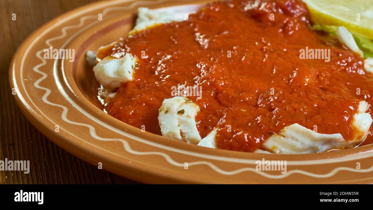 Perkelt od soma - traditionelle Delikatesse aus der kroatischen Region Slavonija und Baranj, hergestellt mit geschnittenen Wels Stockfoto